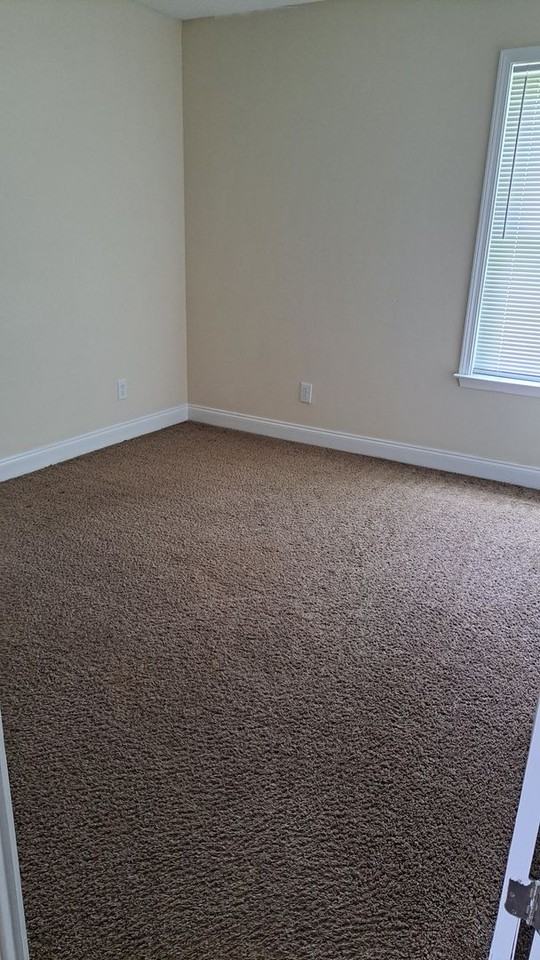 711 Pineview Ln Ne - Photo 3 of 9
