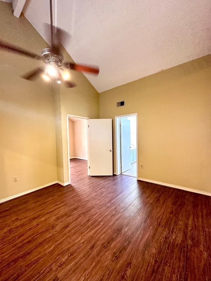 1334 Sharlo Ave - Photo 2 of 12