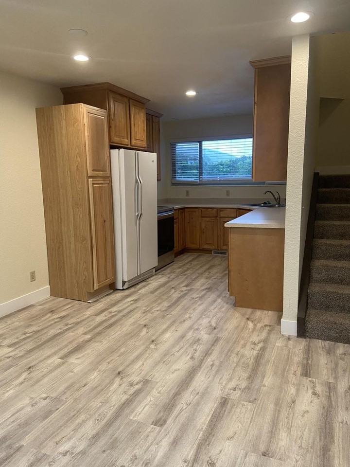 553 E 200 N - Photo 7 of 18