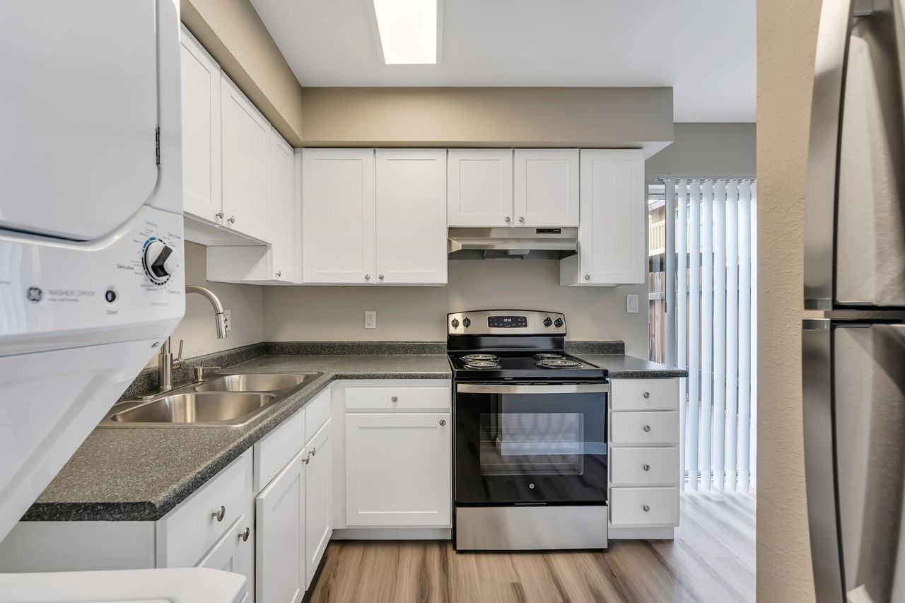 Country Club Villas - Photo 4 of 30