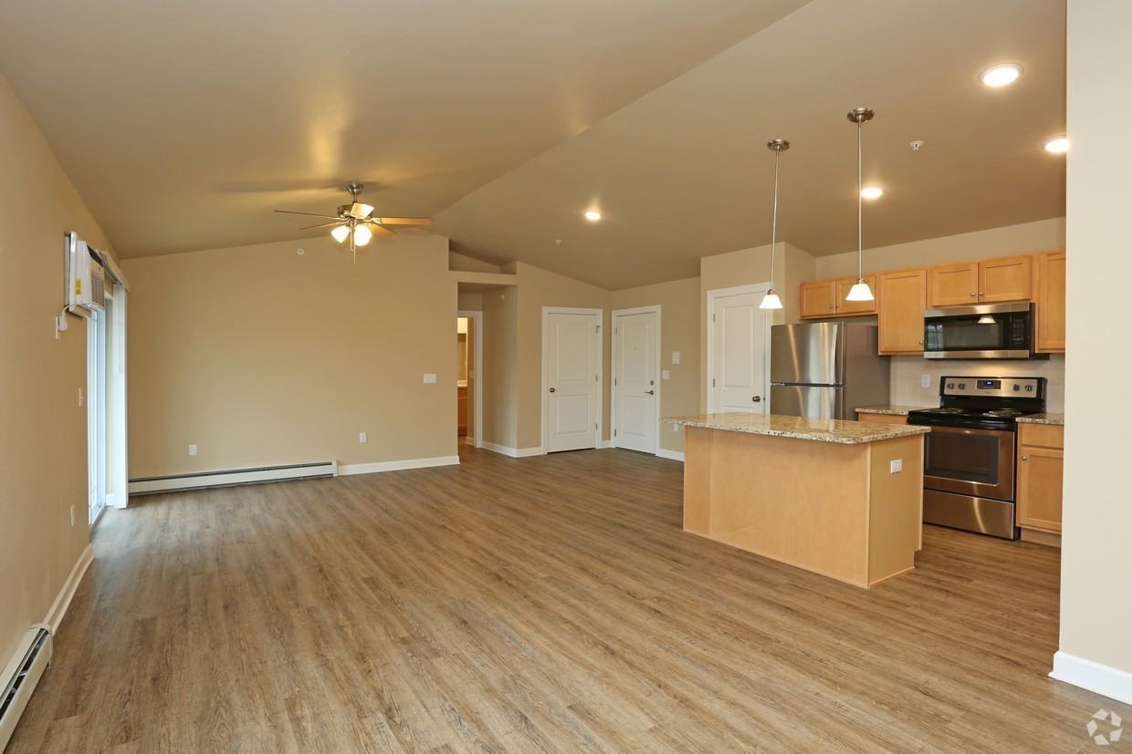 Rock Creek Apartments - Photo 4 of 13