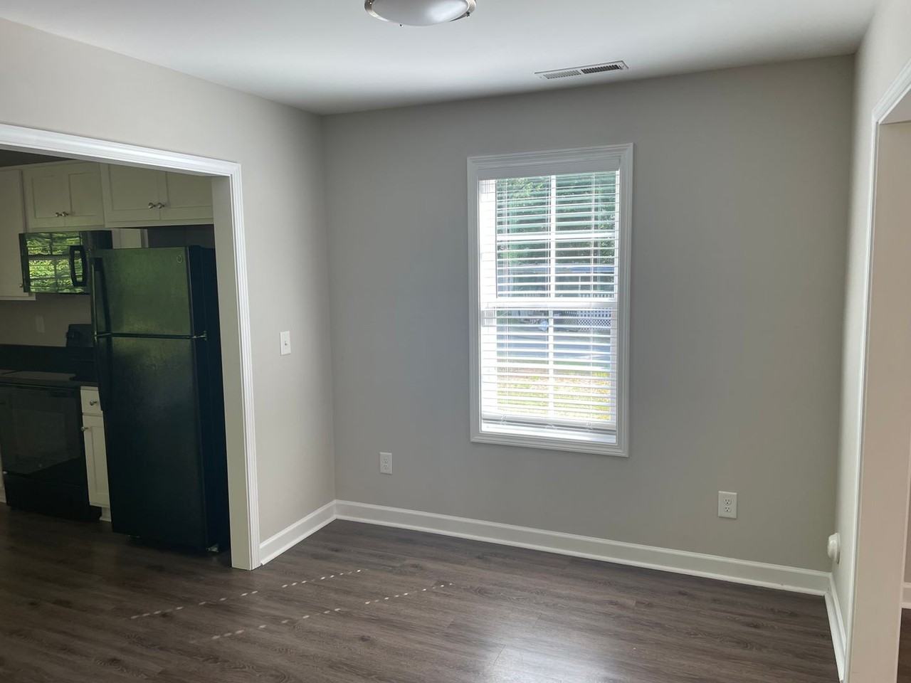 1004 Richard Ave - Photo 3 of 12