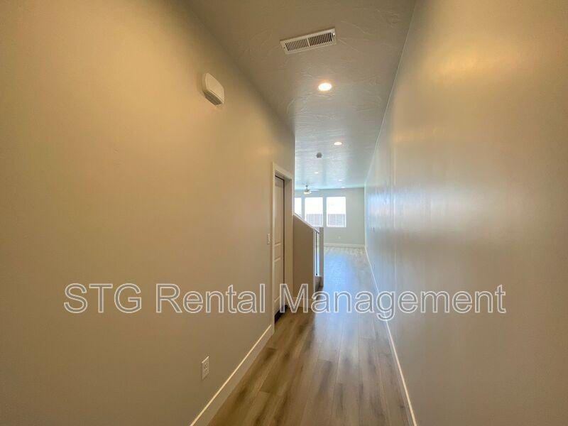 1156 Sw - Photo 3 of 35