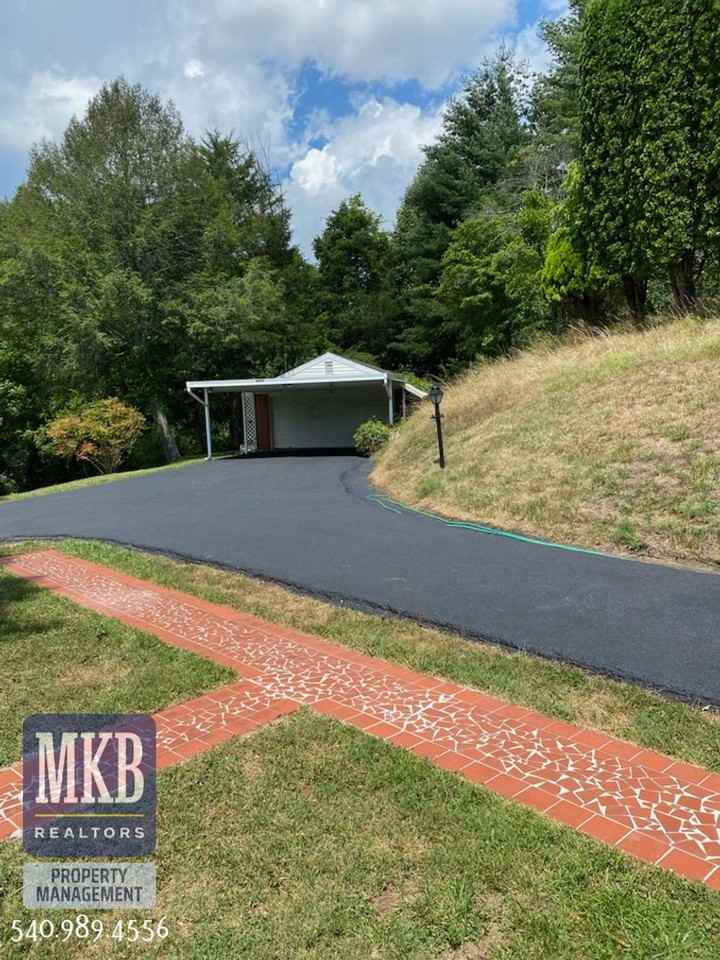 6099 Franklin Rd - Photo 3 of 34