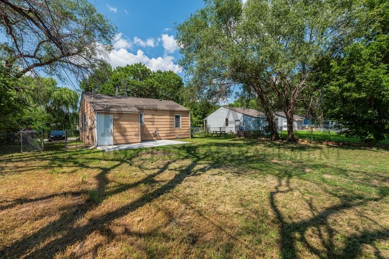 345 W Grover Ave - Photo 4 of 21