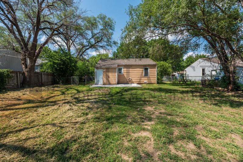 345 W Grover Ave - Photo 5 of 21