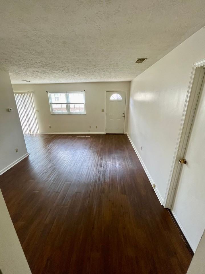 257 University Dr #2 - Photo 3 of 15