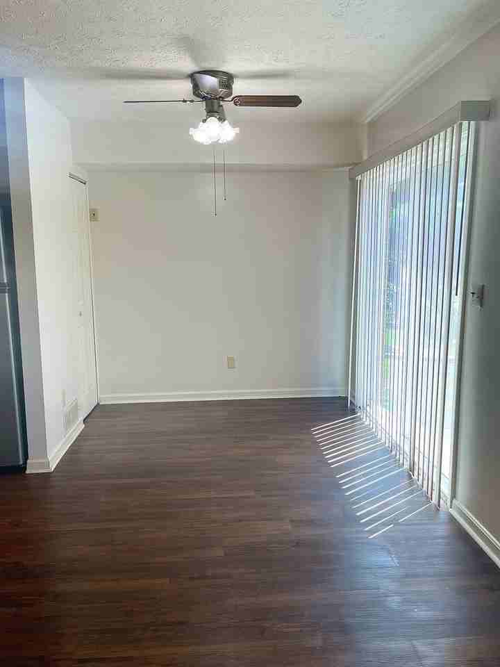 257 University Dr #2 - Photo 4 of 15