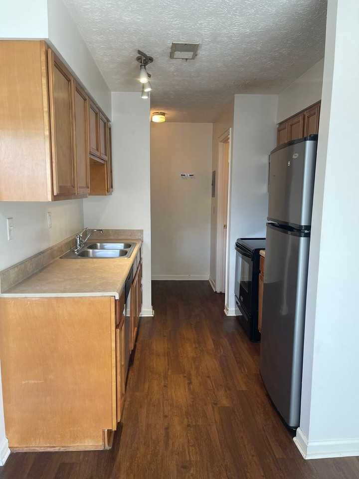 257 University Dr #2 - Photo 5 of 15