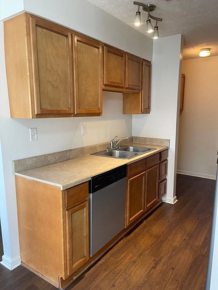 257 University Dr #2 - Photo 7 of 15