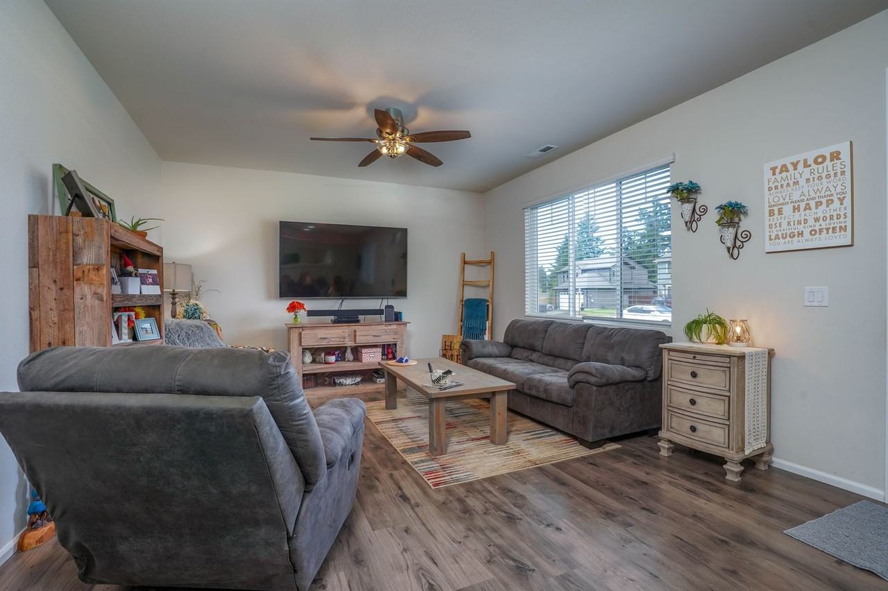 228 Elderberry St - Photo 2 of 18