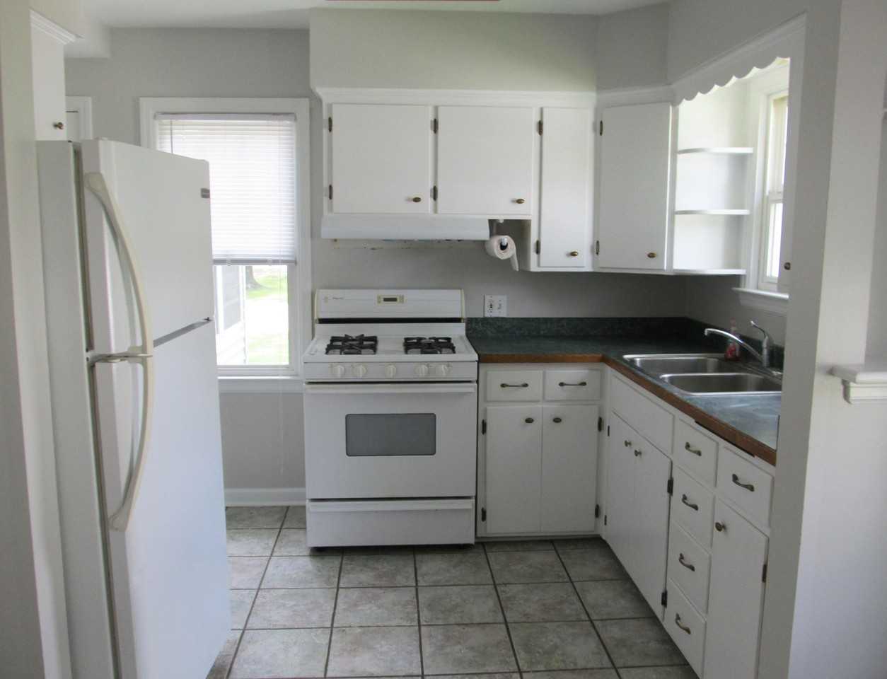 1324 Waverly Dr - Photo 2 of 13