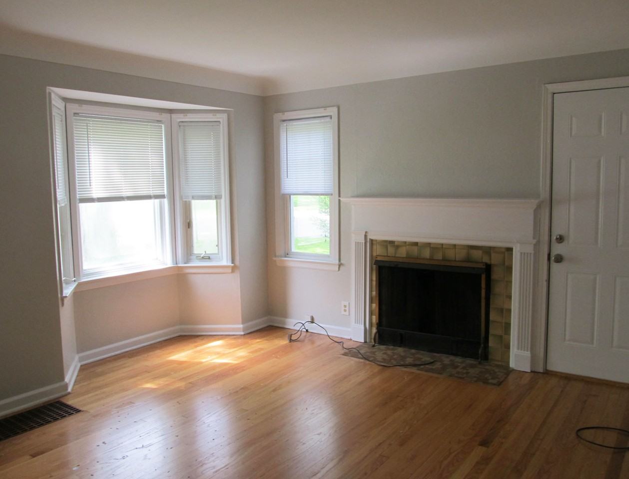 1324 Waverly Dr - Photo 5 of 13