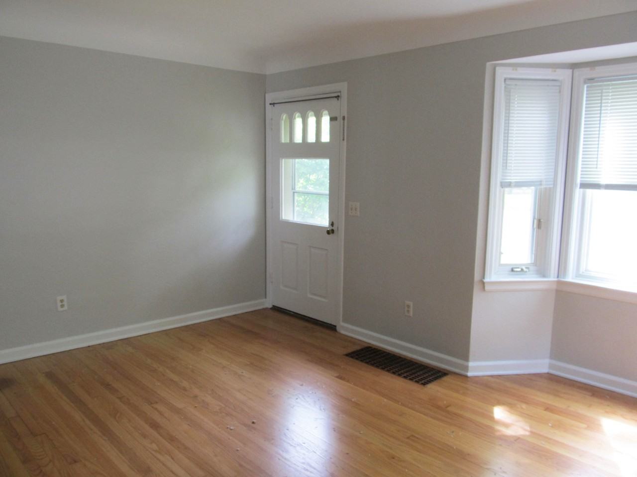 1324 Waverly Dr - Photo 6 of 13