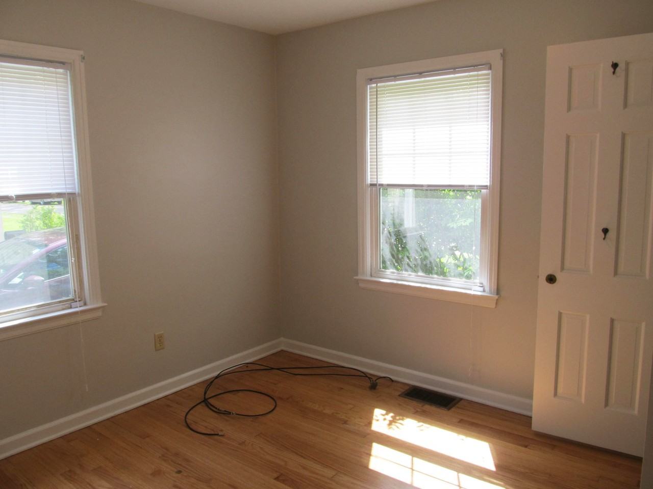 1324 Waverly Dr - Photo 7 of 13