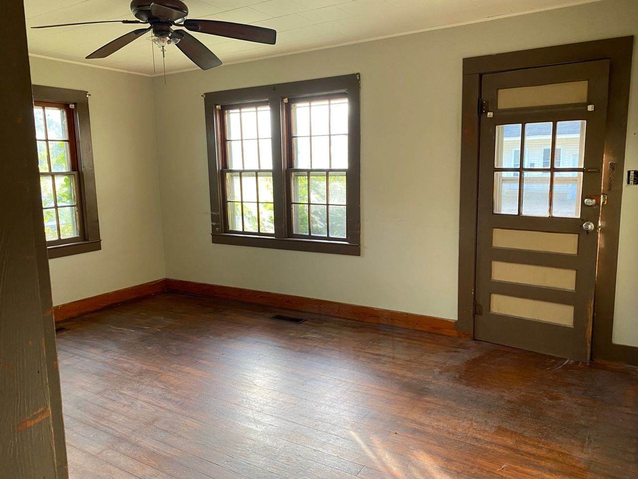 106 Green St - Photo 2 of 7