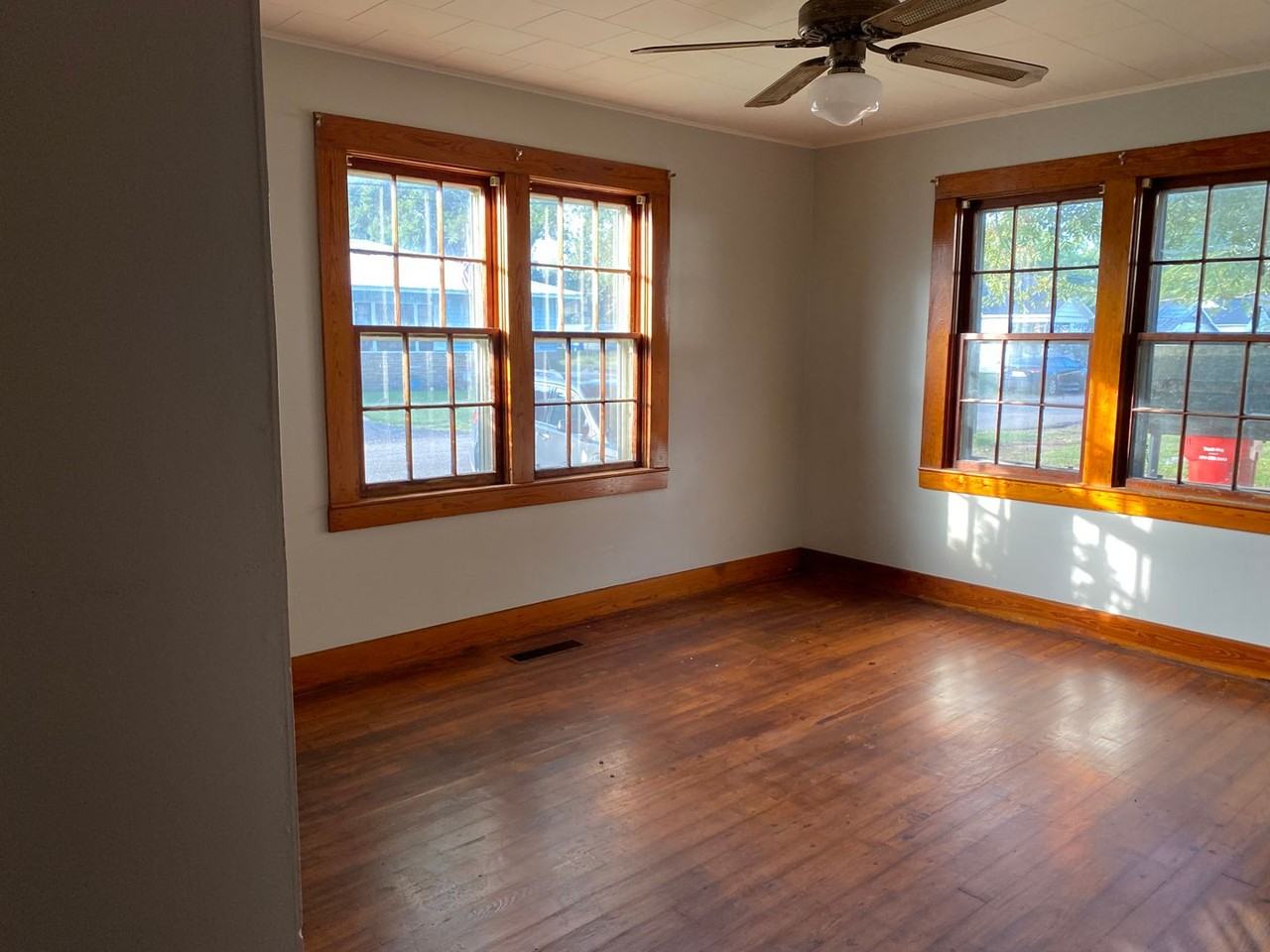 106 Green St - Photo 3 of 7