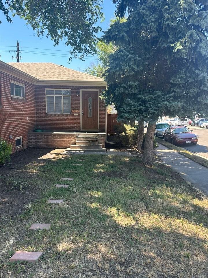 2601 S Lincoln St - Photo 2 of 21