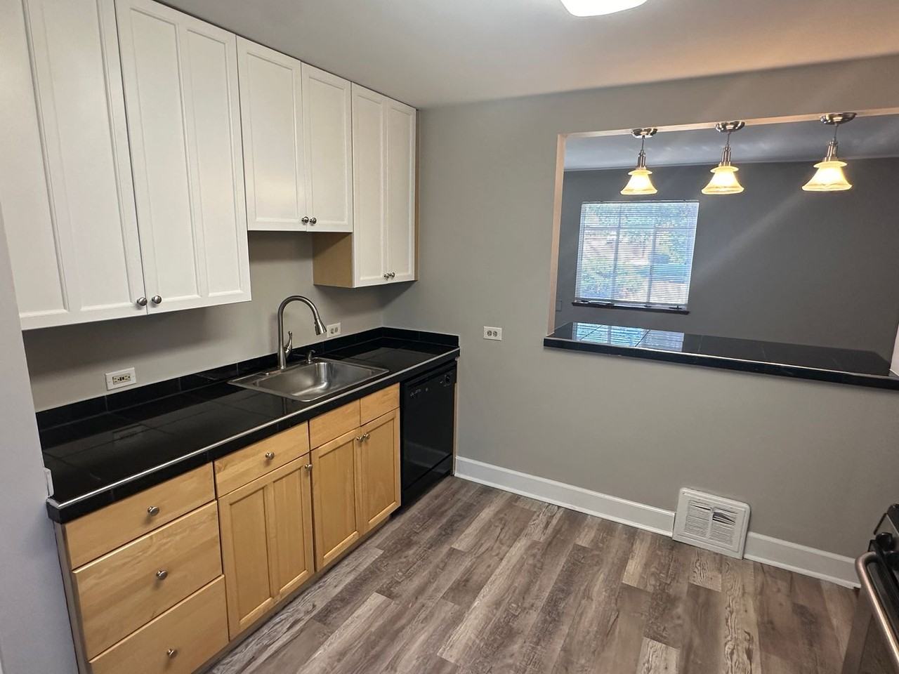 2601 S Lincoln St - Photo 5 of 21