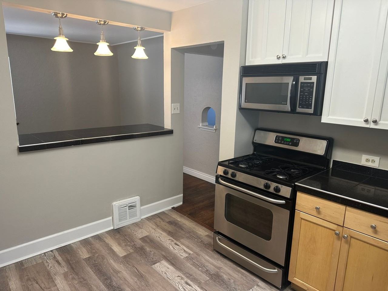 2601 S Lincoln St - Photo 6 of 21