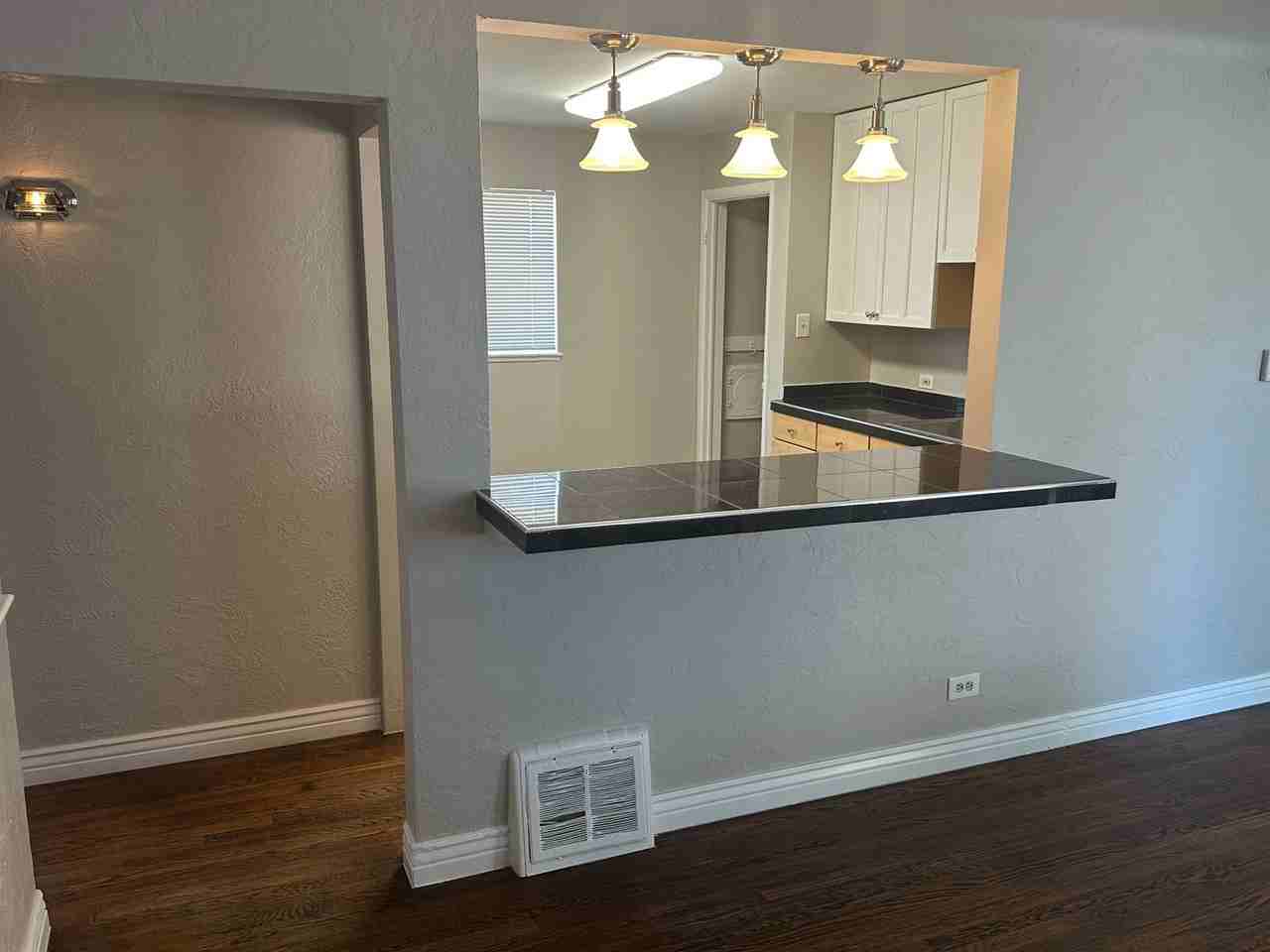 2601 S Lincoln St - Photo 7 of 21