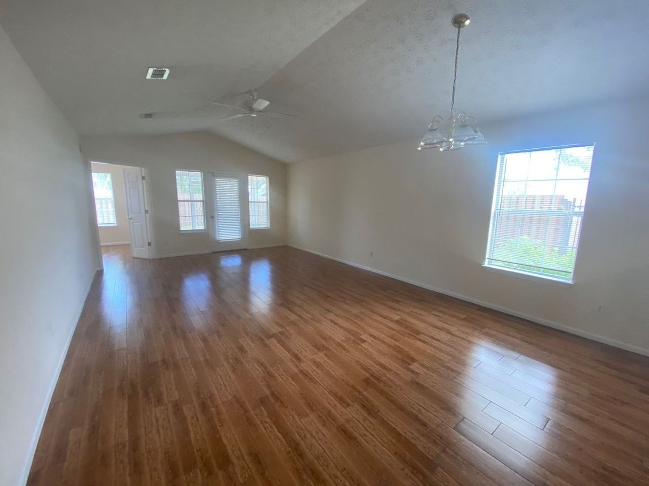 111 Abigail Ln - Photo 2 of 9