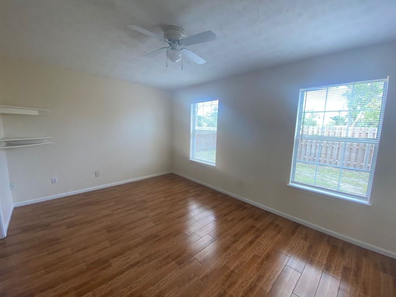 111 Abigail Ln - Photo 3 of 9