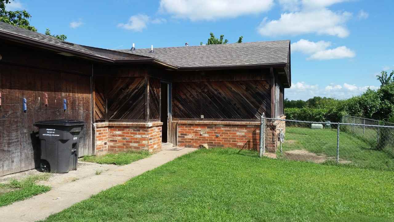 719 Acorn Dr - Photo 2 of 14
