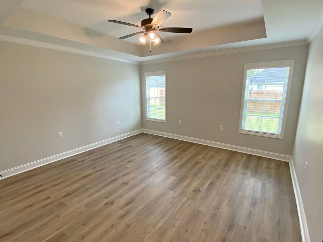 421 Peters St - Photo 2 of 19