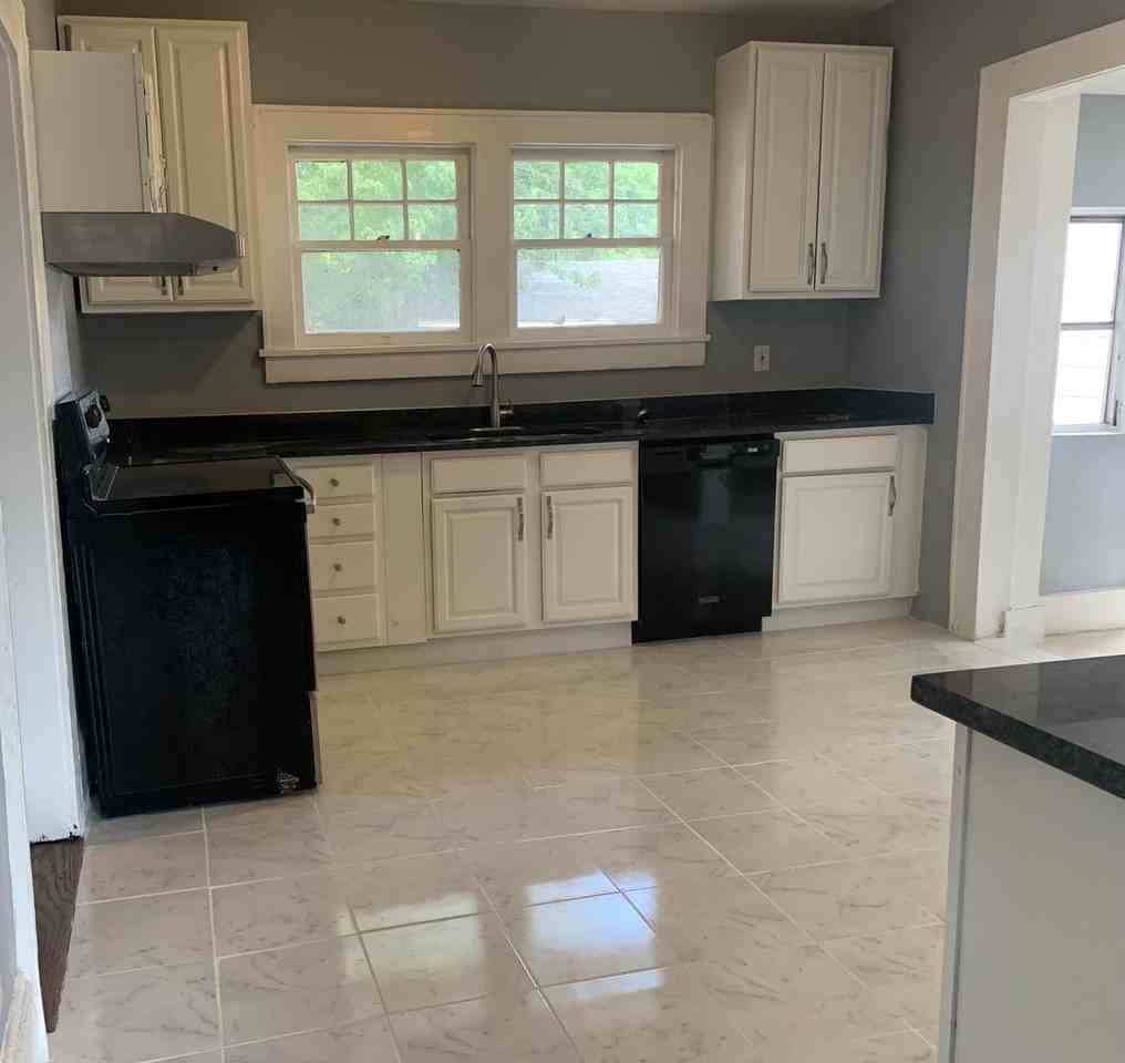 1215 Dearborn Ave - Photo 2 of 15