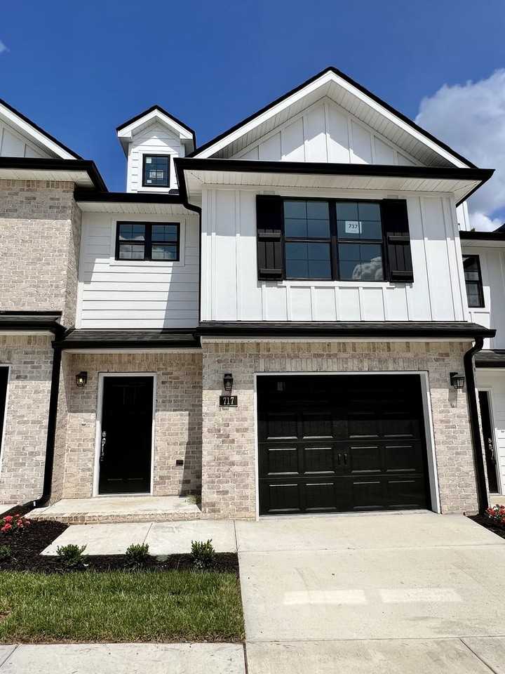 718 Hollie Way - Photo 2 of 35