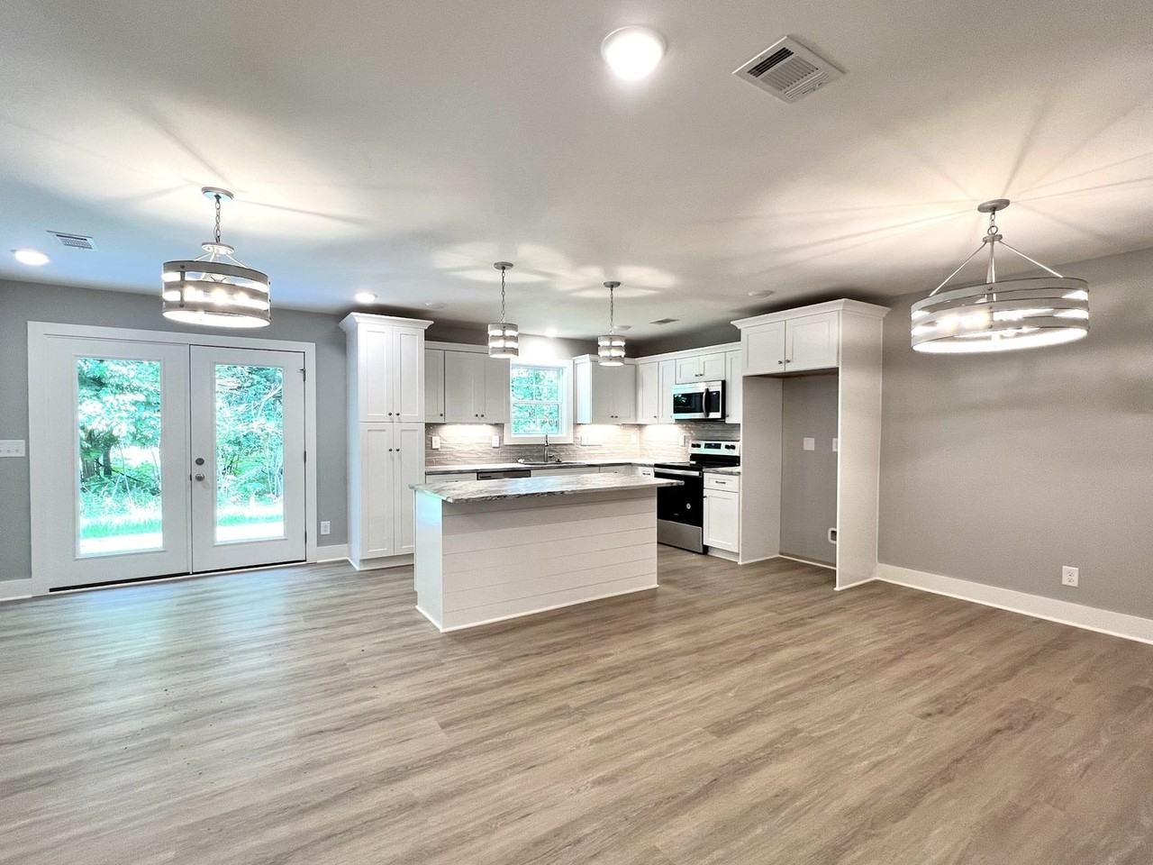 718 Hollie Way - Photo 3 of 35