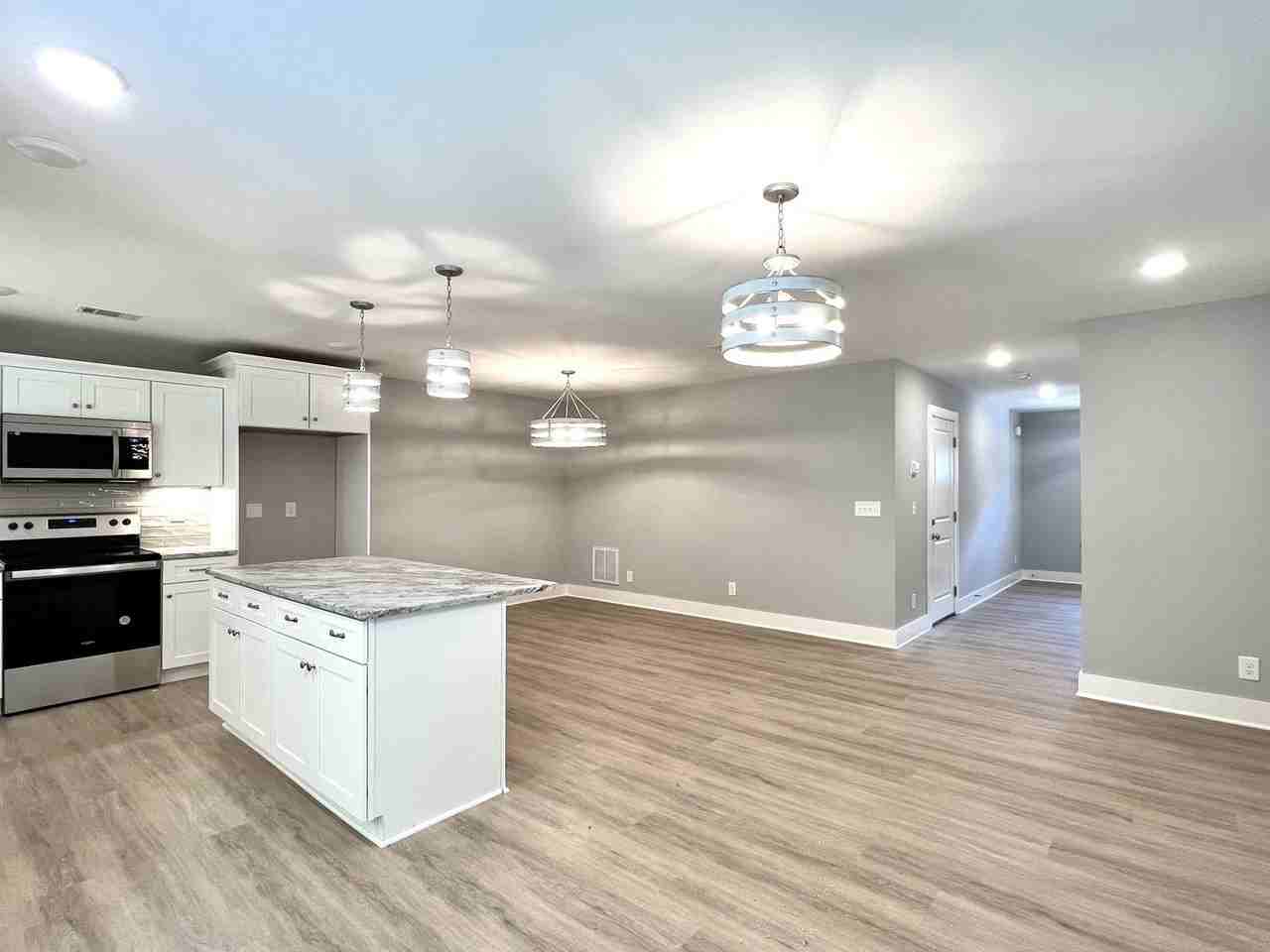718 Hollie Way - Photo 7 of 35