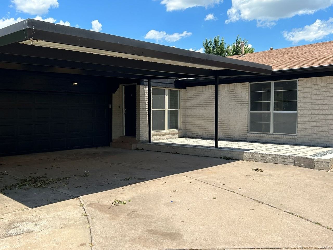 2717 Nw Central Dr - Photo 2 of 25