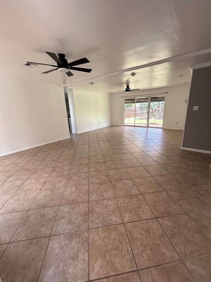 2717 Nw Central Dr - Photo 4 of 25