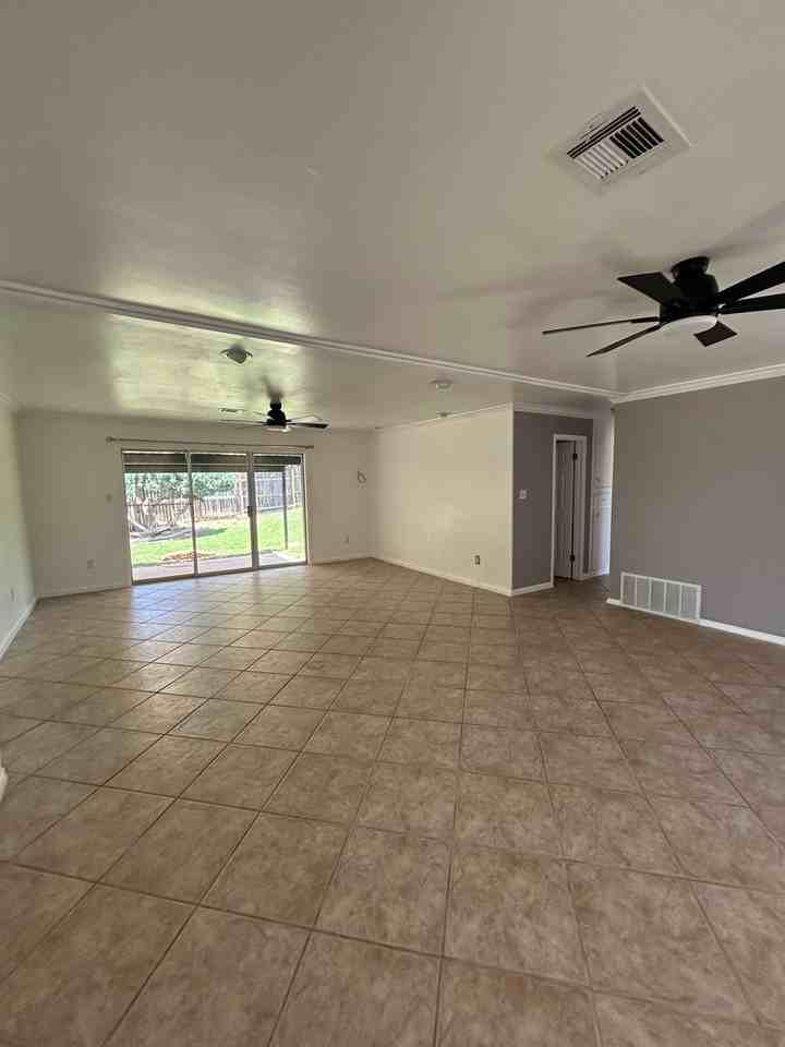 2717 Nw Central Dr - Photo 5 of 25