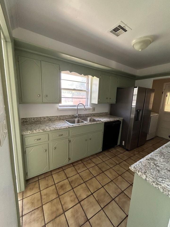 2717 Nw Central Dr - Photo 6 of 25