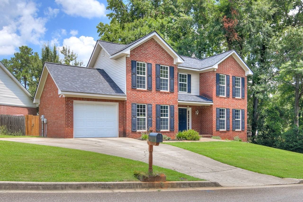 700 Spalding Ct - Photo 2 of 36