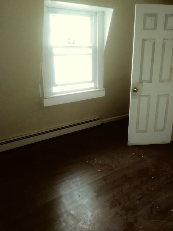 Chelsea Ave House - Photo 3 of 8