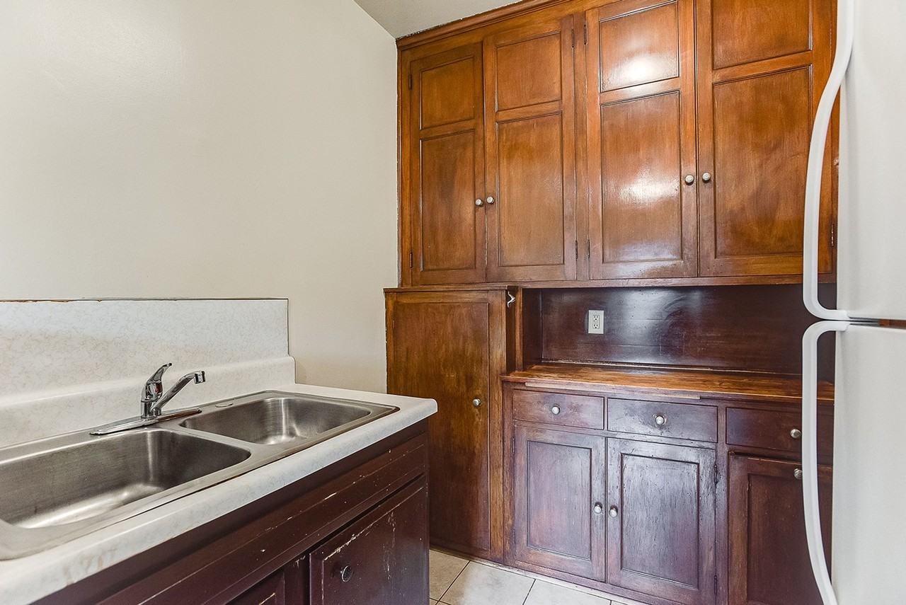 Uptown Classics Apartments - Photo 3 of 16