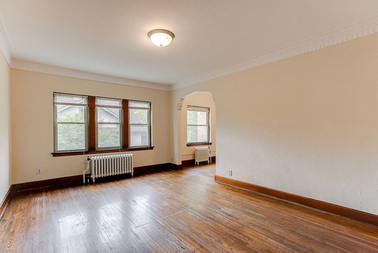 Uptown Classics Apartments - Photo 5 of 16