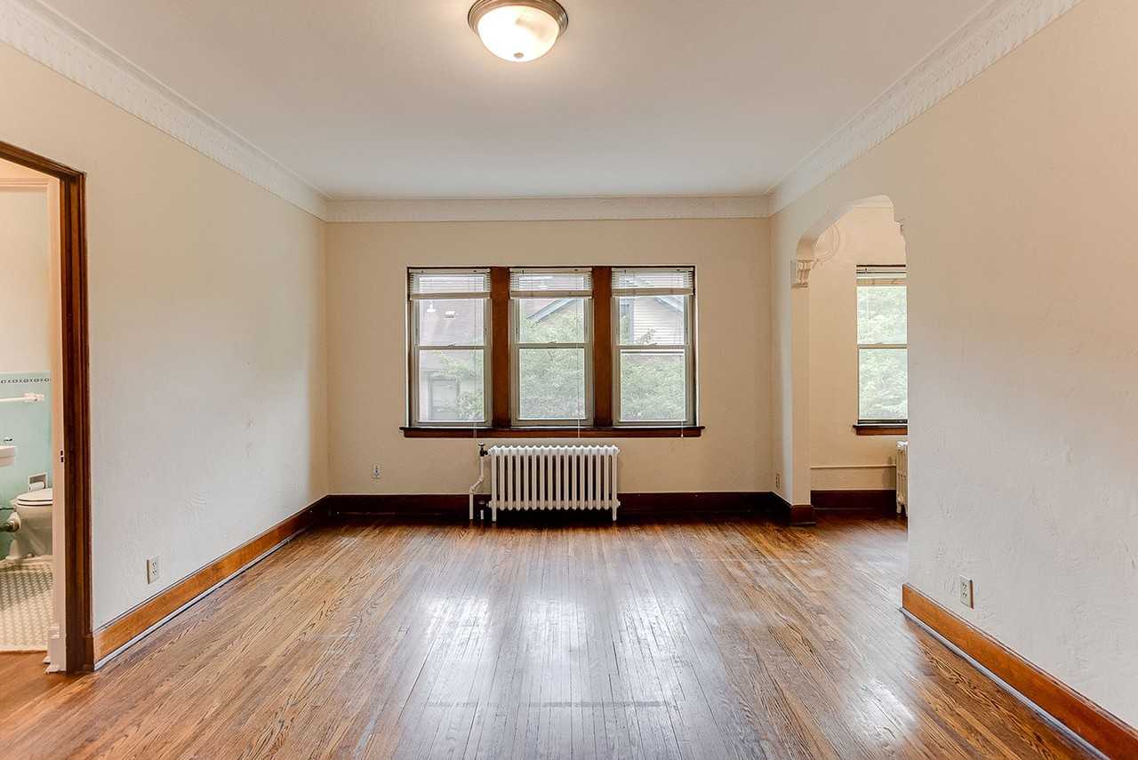 Uptown Classics Apartments - Photo 6 of 16