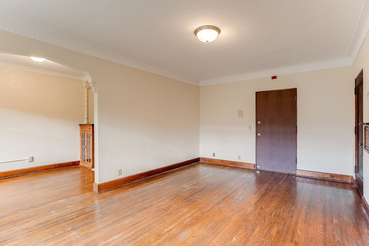 Uptown Classics Apartments - Photo 7 of 16