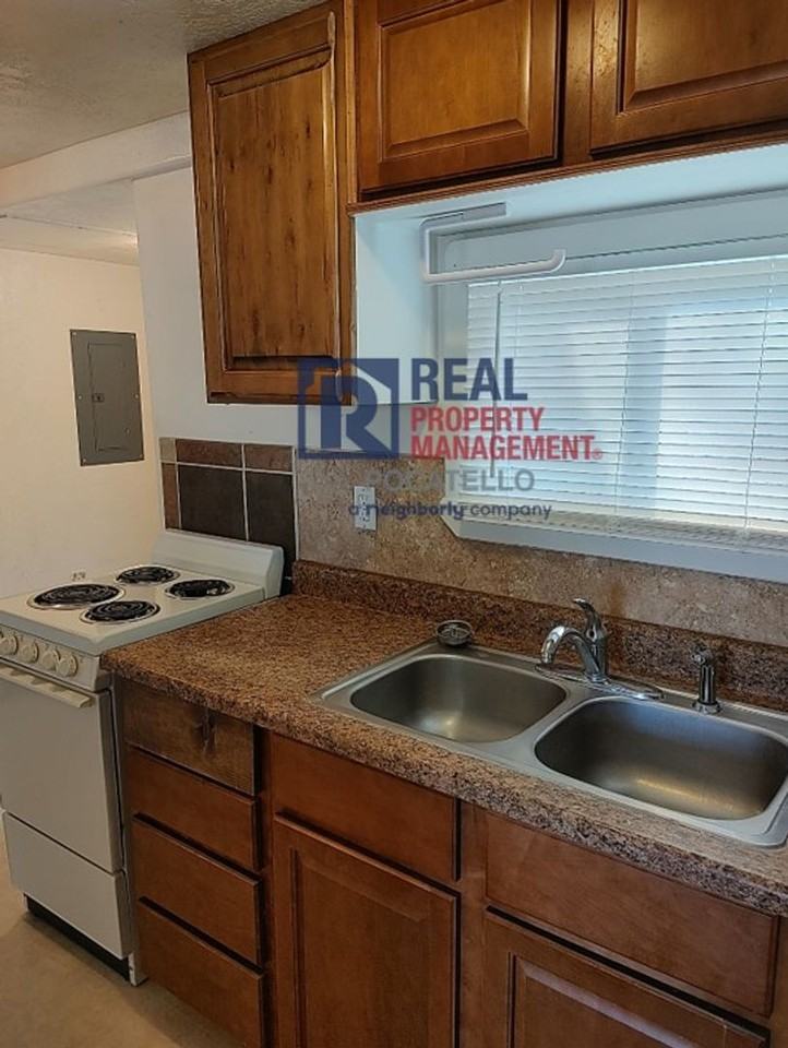 517-519 E Cedar St - Photo 3 of 22