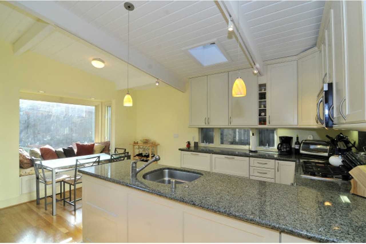 1565 Stanford Ave - Photo 3 of 7