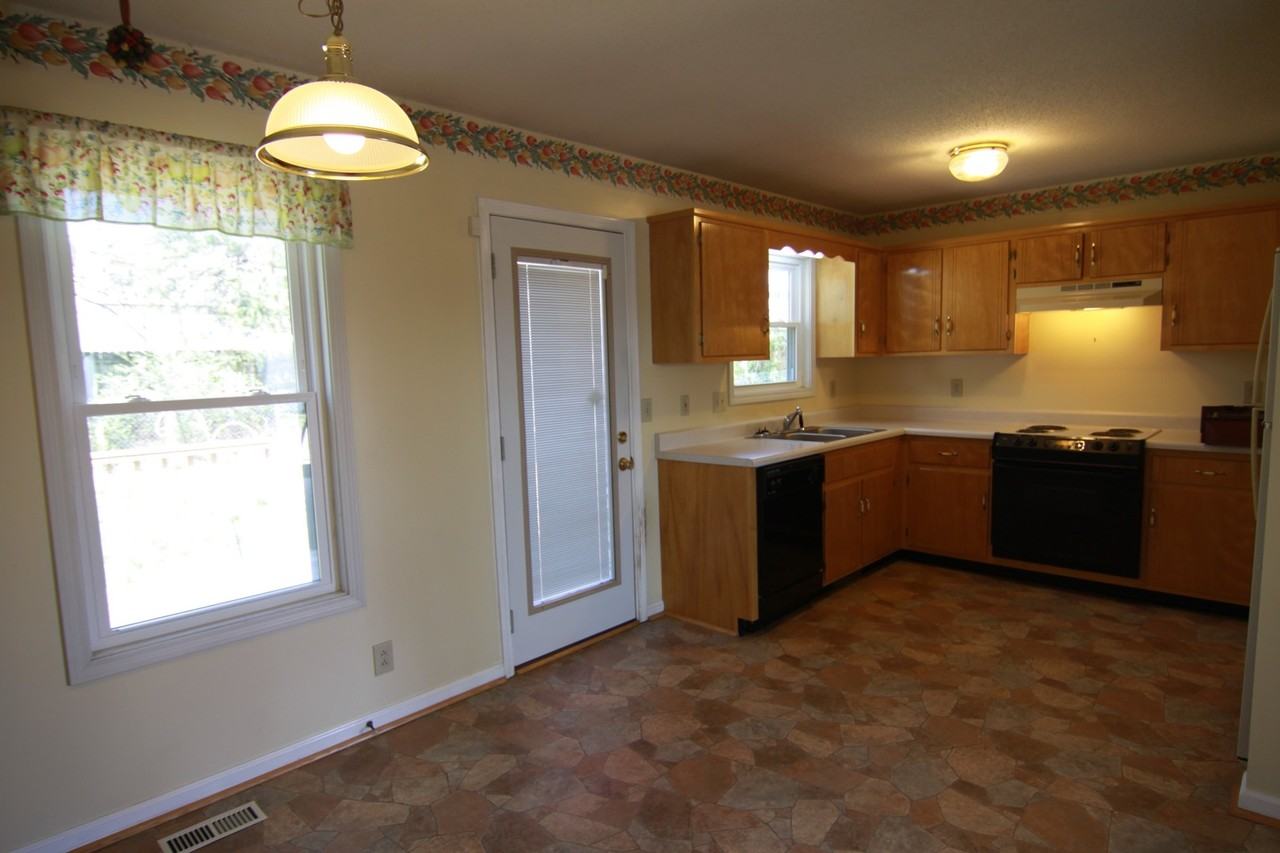 2424 Sphinx Ct - Photo 4 of 21
