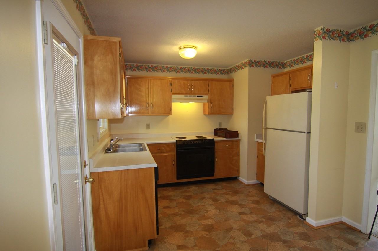 2424 Sphinx Ct - Photo 5 of 21