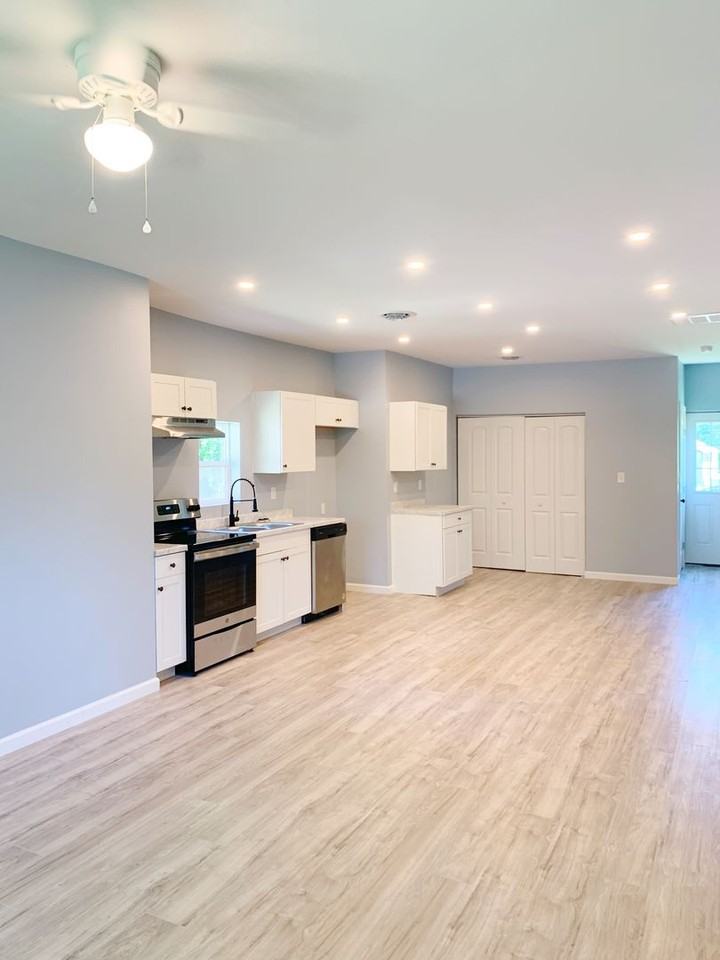 6 Queensbury Ct - Photo 3 of 13