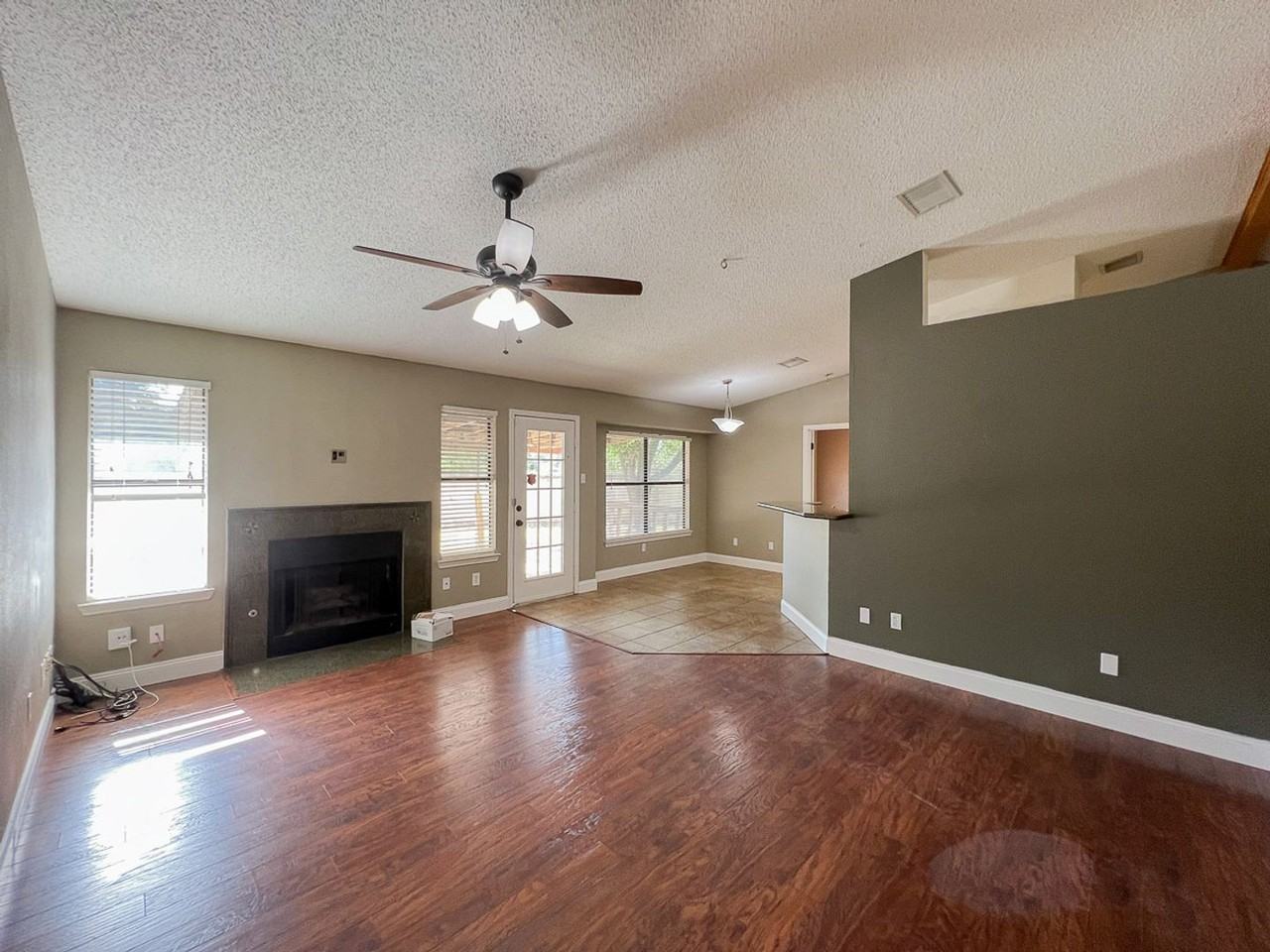 1304 Mulberry Way - Photo 3 of 32