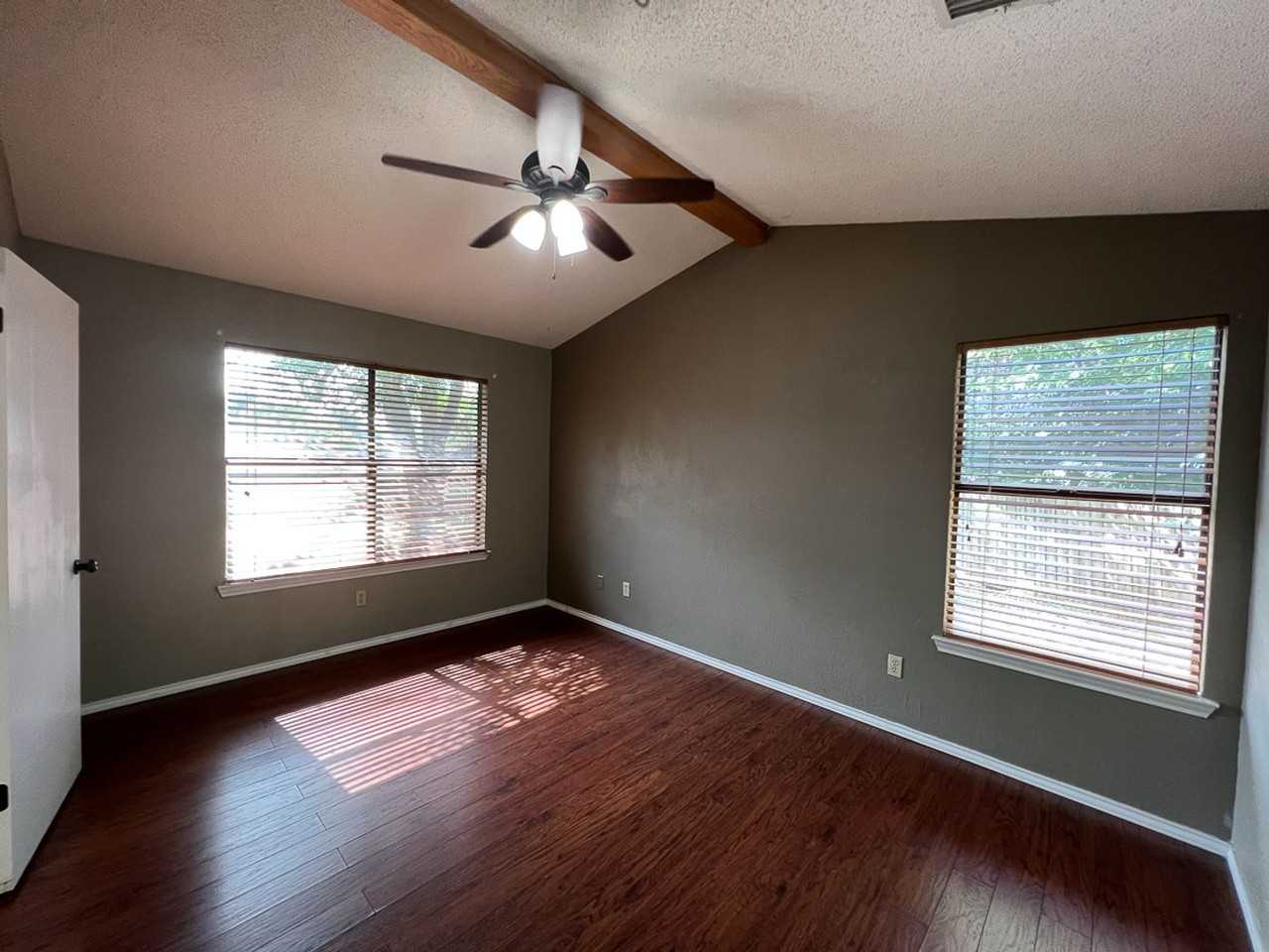 1304 Mulberry Way - Photo 6 of 32